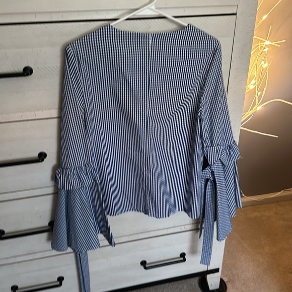 Bell sleeves plaid, never worn, NWT - Picture 4 of 4